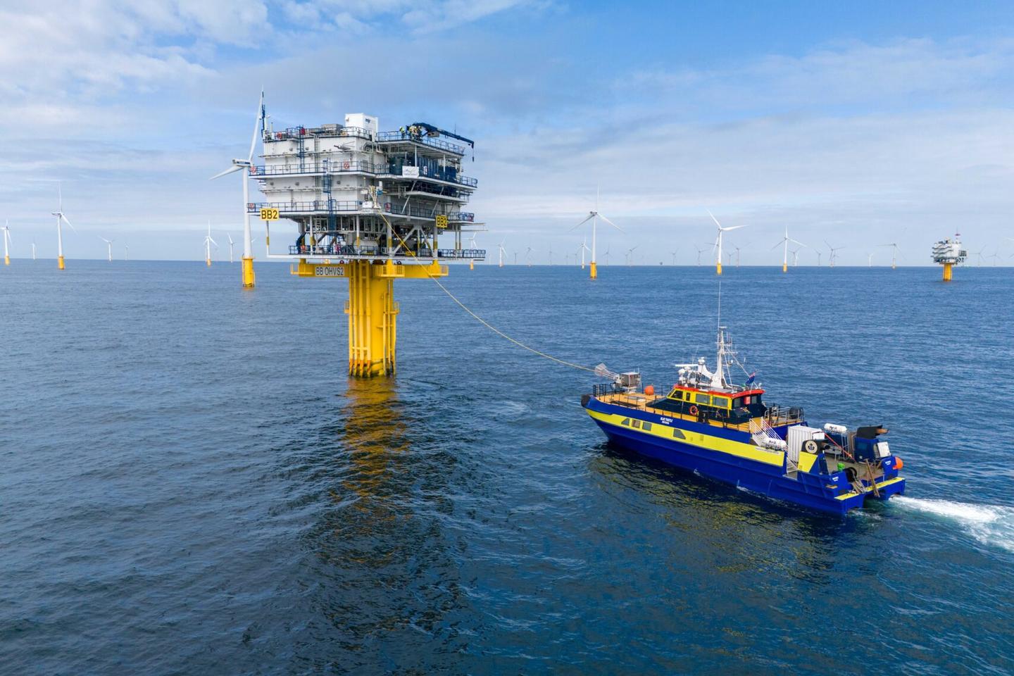 Video: Offshore wind farm charges floating boats in world first