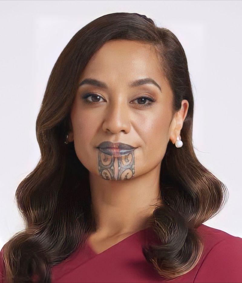 New Zealand’s 1news prime-time anchor Oriini Kaipara wears a traditional face tattoo for Māori women.