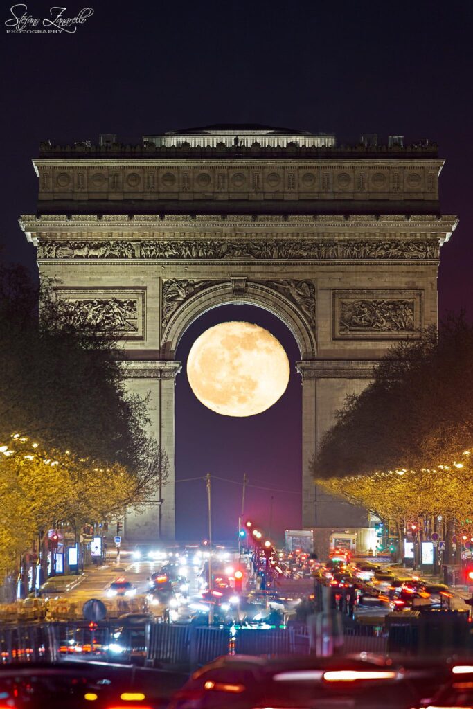 Paris’ Arc de Triomphe by Stefano Zanarello