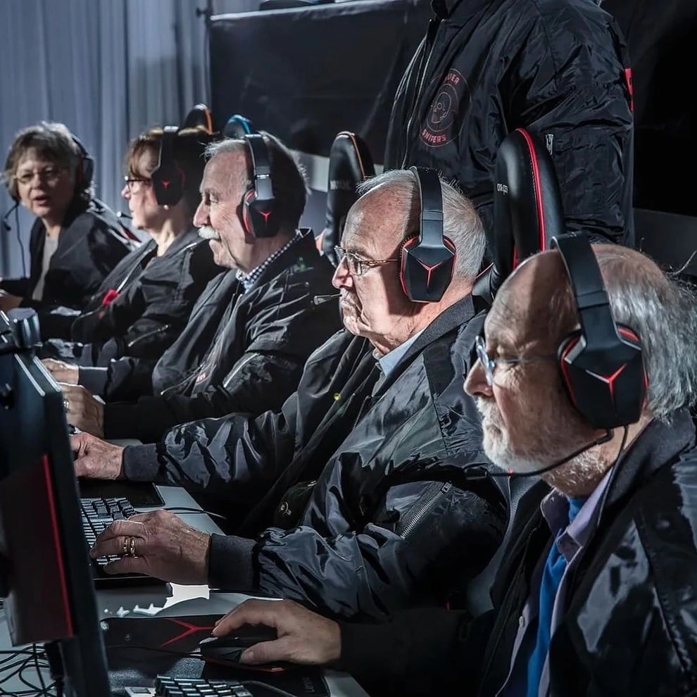 CS:GO e-sports team from Sweden “Silver Snipers” sponsored by Lenovo with youngest member is 62 and oldest is 81