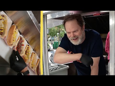 Rainn Wilson serves up astonishing vegan hot dogs on the streets of NYC!