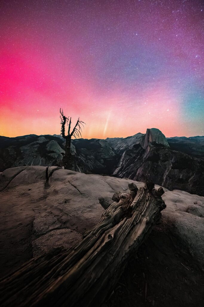 More of the aurora over Yosemite Valley [OC]