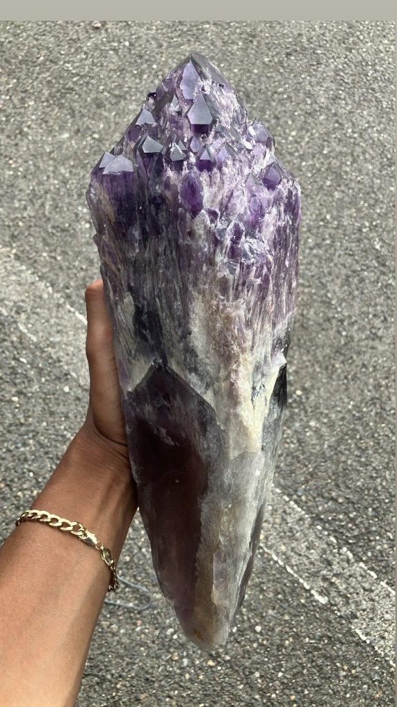 Found this Giant amethyst at a garage sale for 50 bucks the dude had no cell phone or computer and said his Uncle mined it 10 years ago. I asked him i…