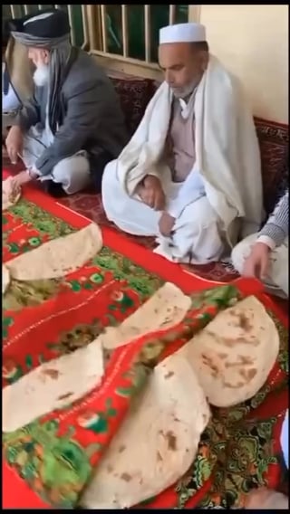 How lunch is served during a large gathering of guests in Pashtun/Afghan