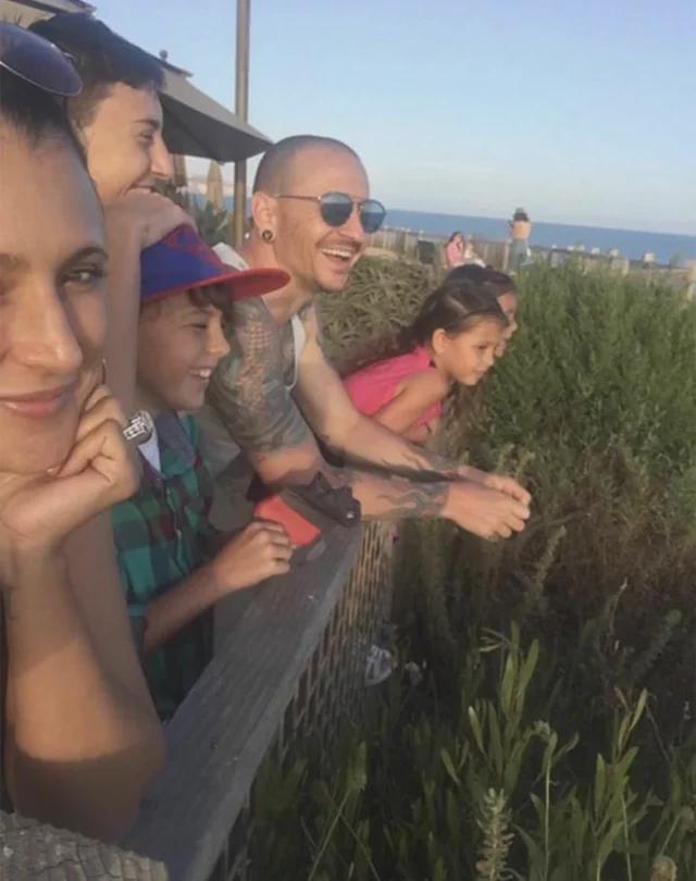 Last photo of lead singer of Linkin Park (Chester Bennington) before him taking his own life