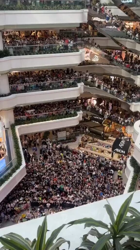 Holiday shopping at a China mall in Guangzhou